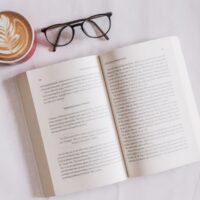 في الأدب الإيطالي: رحلة من دانتي إلى إيكو
